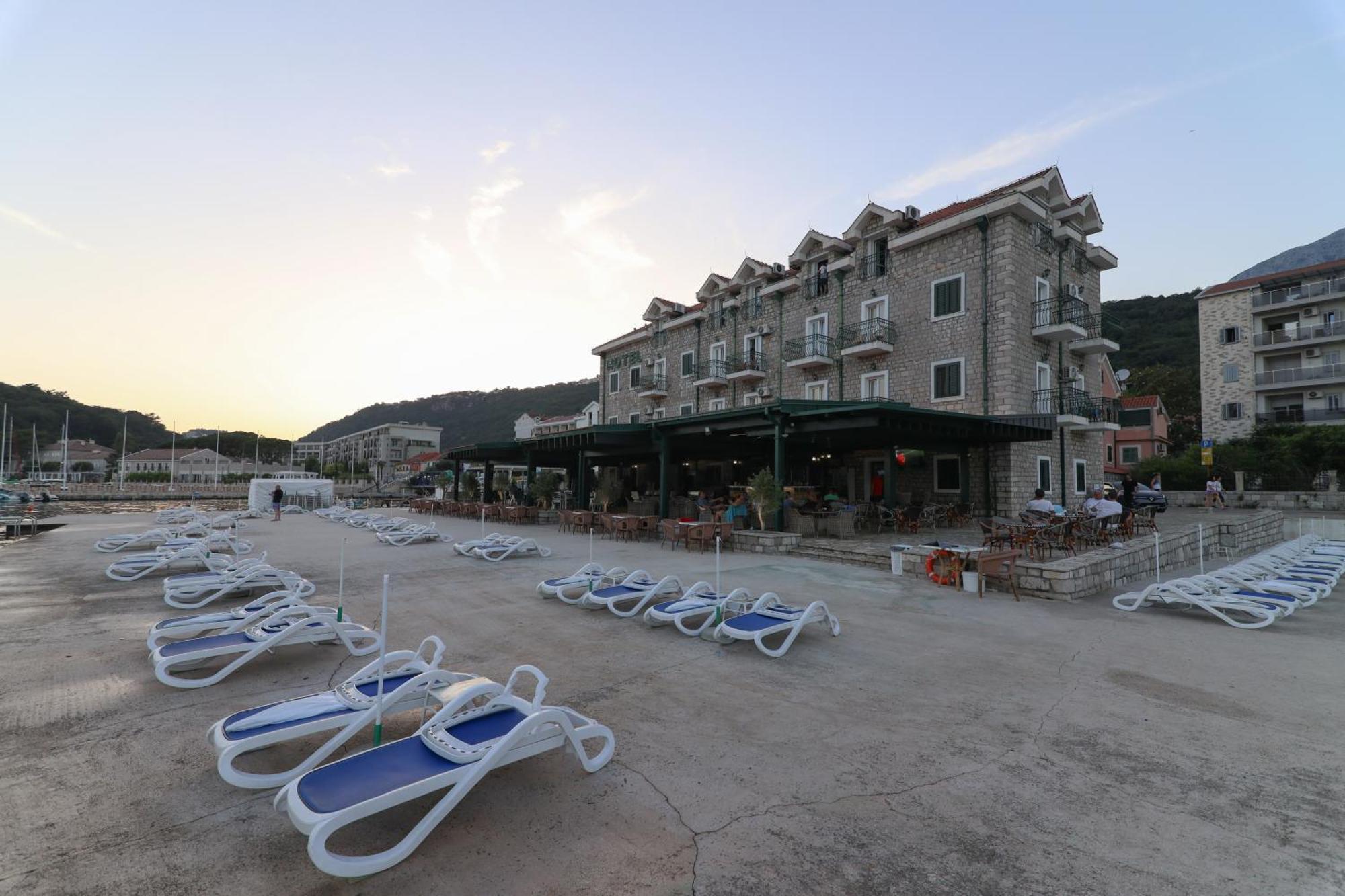 Hotel Rr Херцег Нови Екстериор снимка